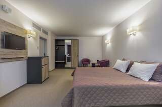 Отель Favor Sport Hotel Киев Улучшенный семейный номер-4