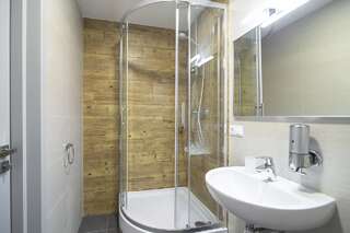 Отель Favor Sport Hotel Киев Большой двухместный номер с 1 кроватью или 2 отдельными кроватями-2