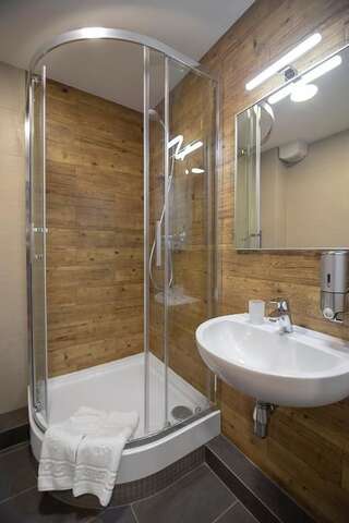 Отель Favor Sport Hotel Киев Двухместный номер с 2 отдельными кроватями-7